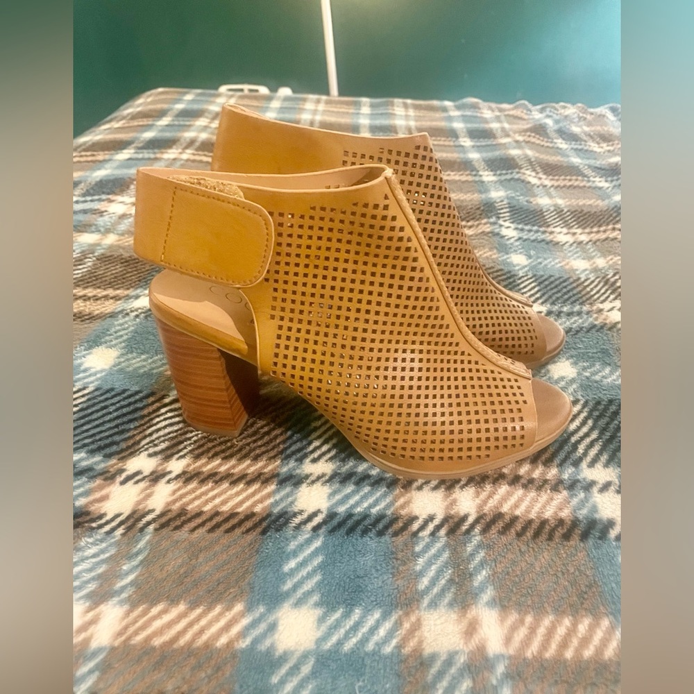 NEW Coconuts by Matisse Peep-toe Sandals